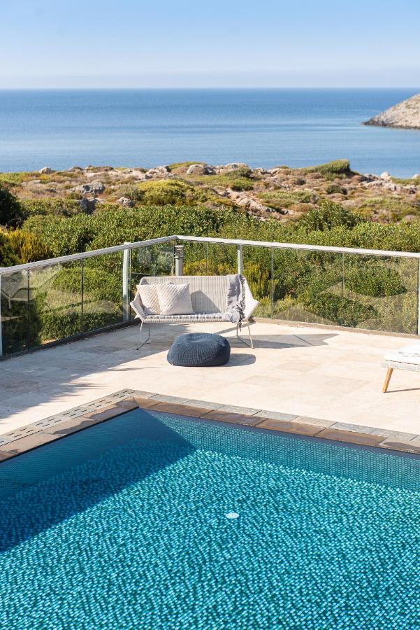 Magnifique Villa Avec Piscine Au Bord De Mer Chorafakia Exteriér fotografie