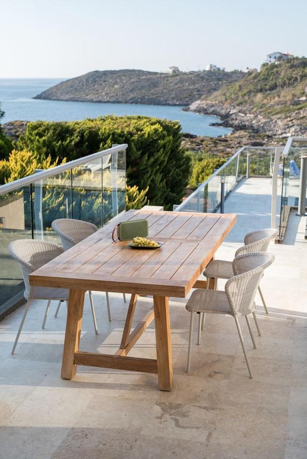 Magnifique Villa Avec Piscine Au Bord De Mer Chorafakia Exteriér fotografie