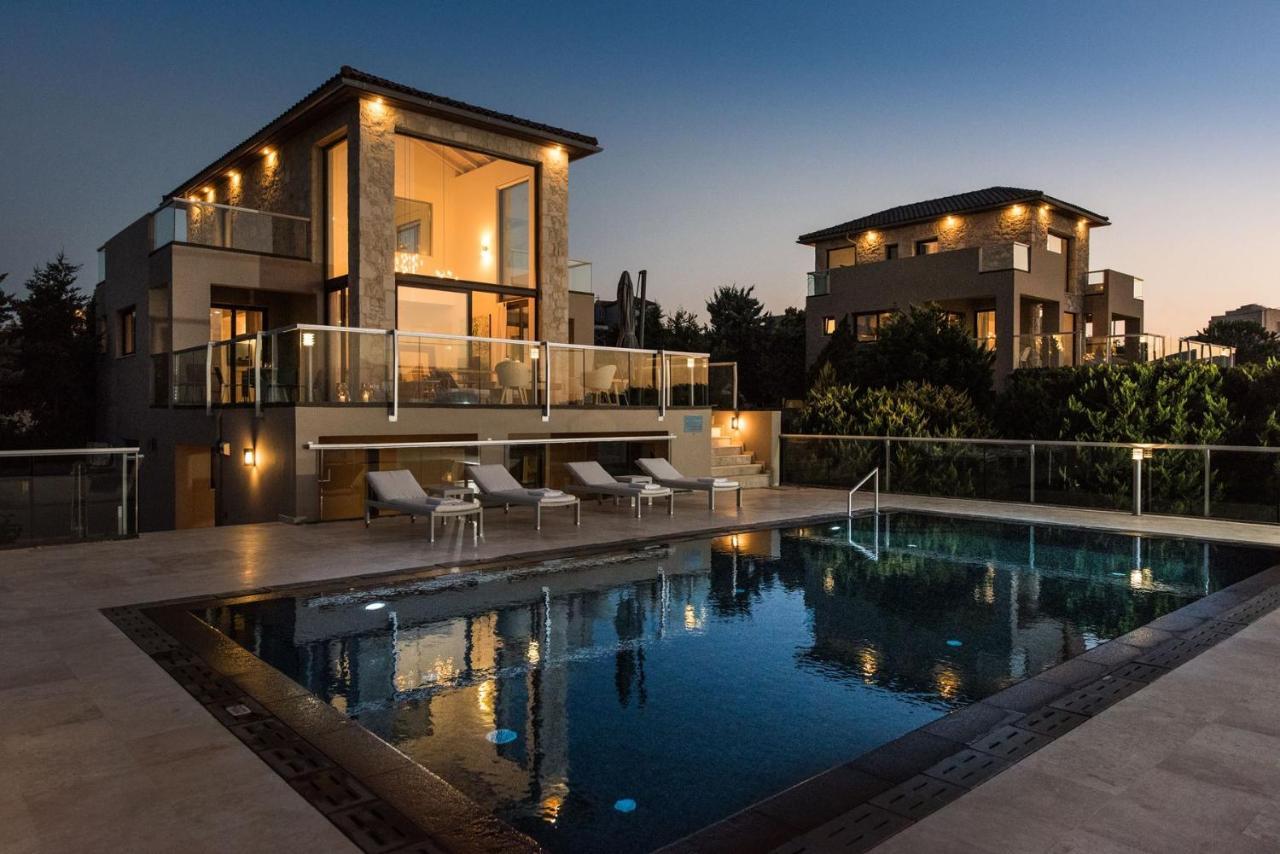 Magnifique Villa Avec Piscine Au Bord De Mer Chorafakia Exteriér fotografie