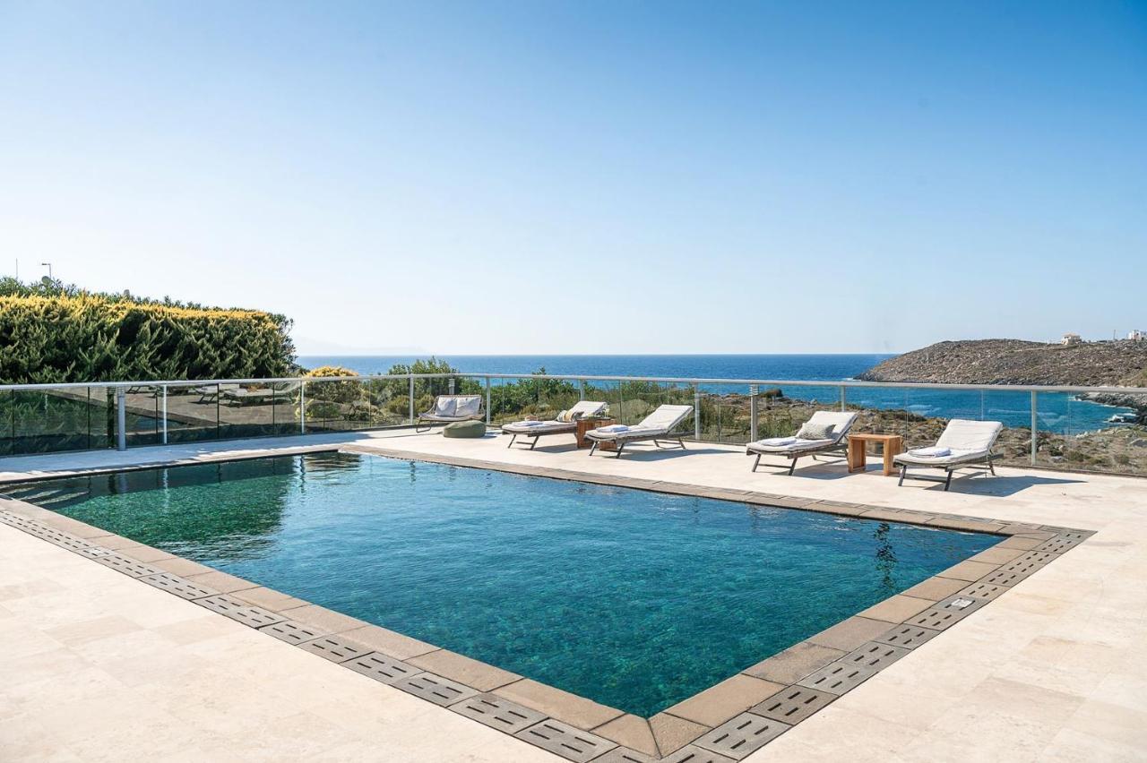Magnifique Villa Avec Piscine Au Bord De Mer Chorafakia Exteriér fotografie
